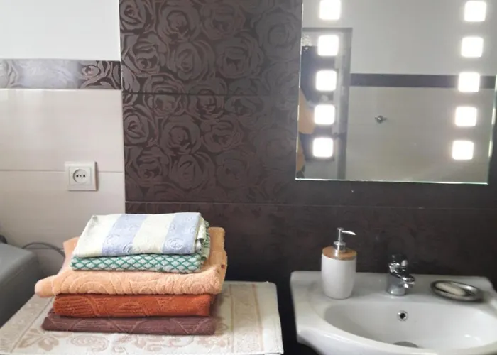 U Dany Wita Was W Otoczeniu Gor I Dzikiej Przyrody